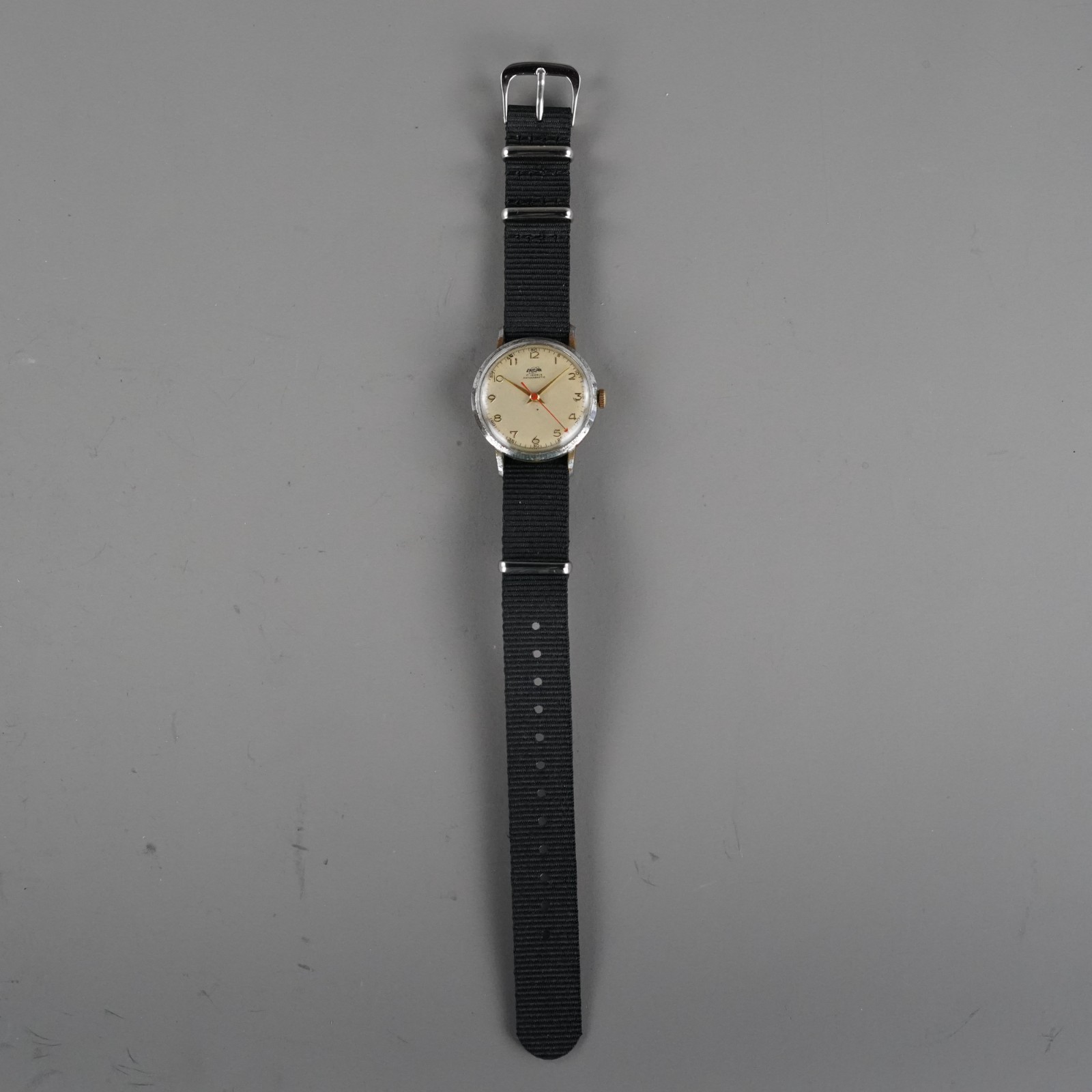 ENICAR Vintage 30006 Mechanical Wristwatch Men’s Watch Silver 31mm New NatoBand