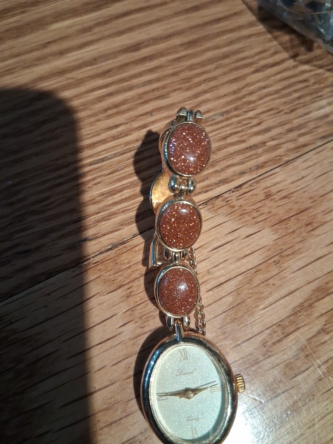 Vintage Lucoral Oval Gold Fleck Lucite Cabochon Approx 7.5″Bracelet Gold Tone