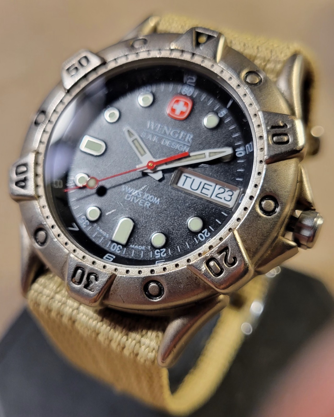 Wenger S.A.K. Design Men’s Swiss Army Diver Watch 100M W/ Nato Strap Working
