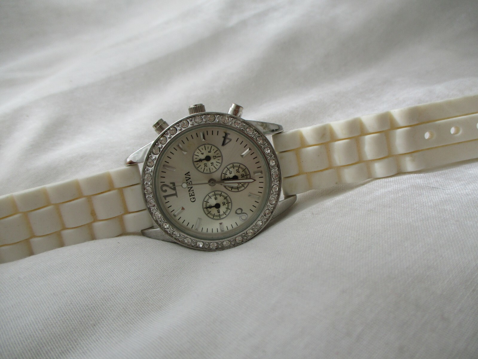 Geneva Watch Rhinestones Glamorous White Buckle Band Silver Toned Face WORKING!