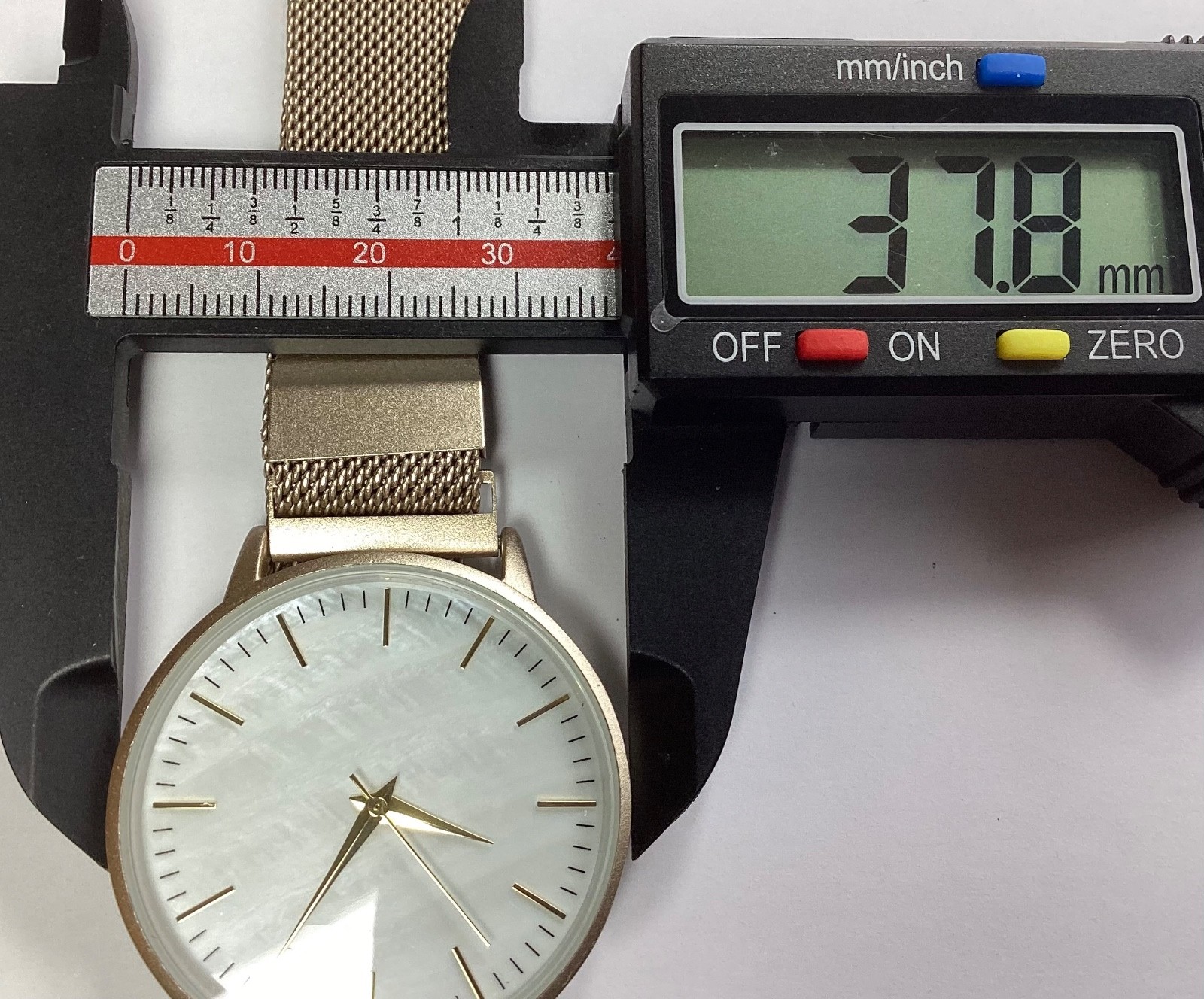 QRTZ Unisex Watch Gold Marble Dial Mesh Adjustable Magnetic Clasp New Battery