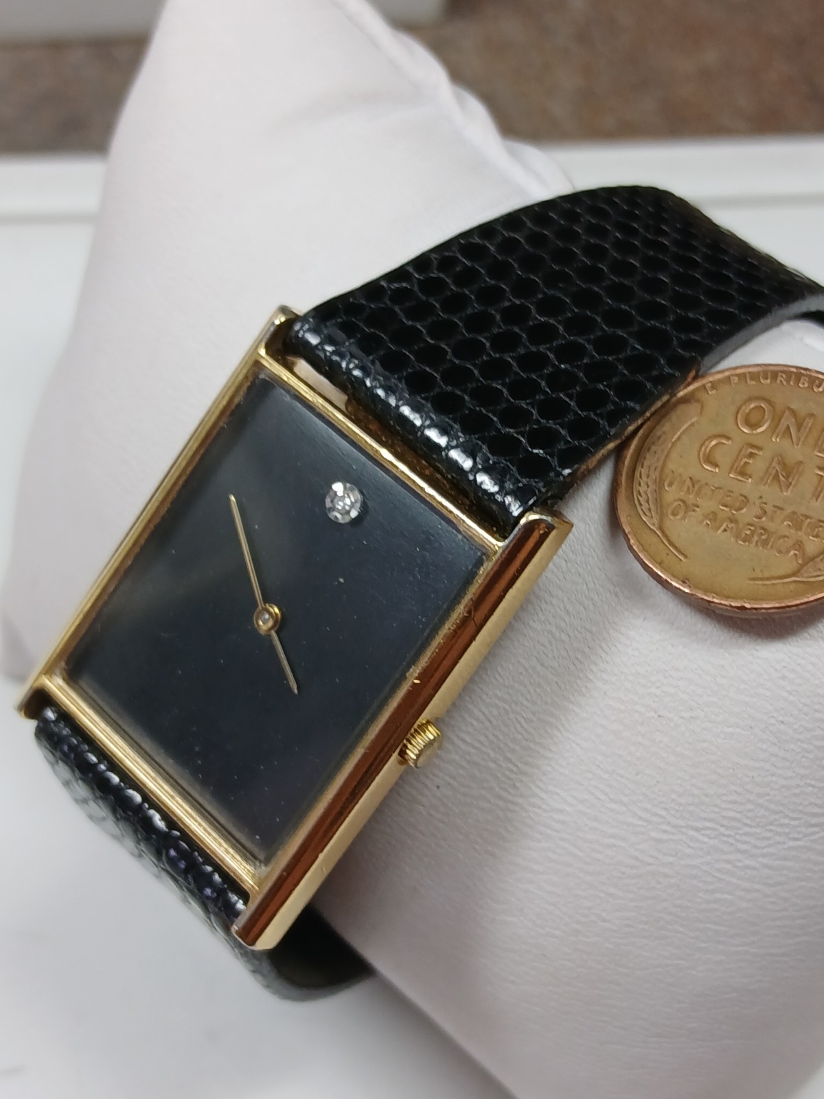 Vintage Mens Wittnauer Diamond Accent Black Dial Lizard Band Mens Quartz Watch