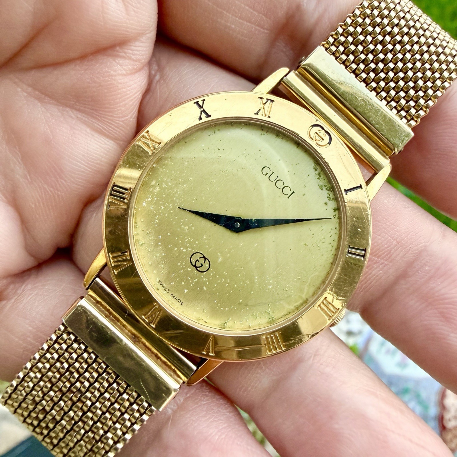 Gucci 3001M 33mm Gold Dial Roman Bezel Quartz Patina Buildup Men’s 33mm Watch