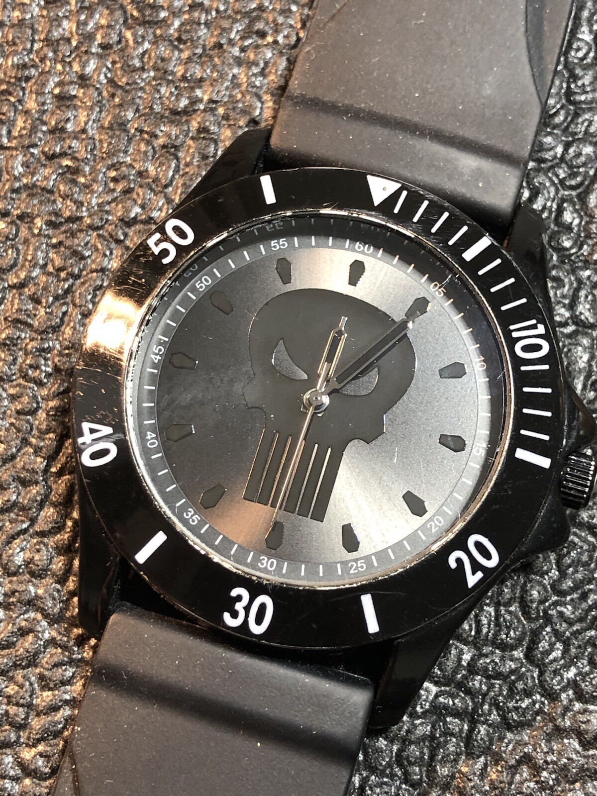 Marvel Punisher Men’s 45mm Watch Black Rubber Band FOR PARTS OR REPAIR
