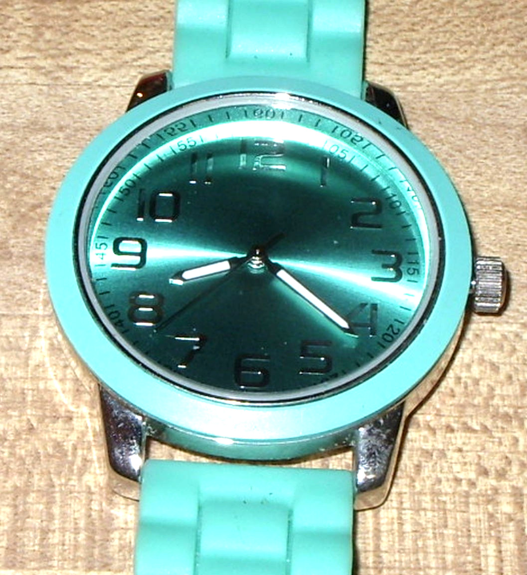 FMD MODEL FMDX264 LADIES QUARTZ WRISTWATCH, NEW BATTERY