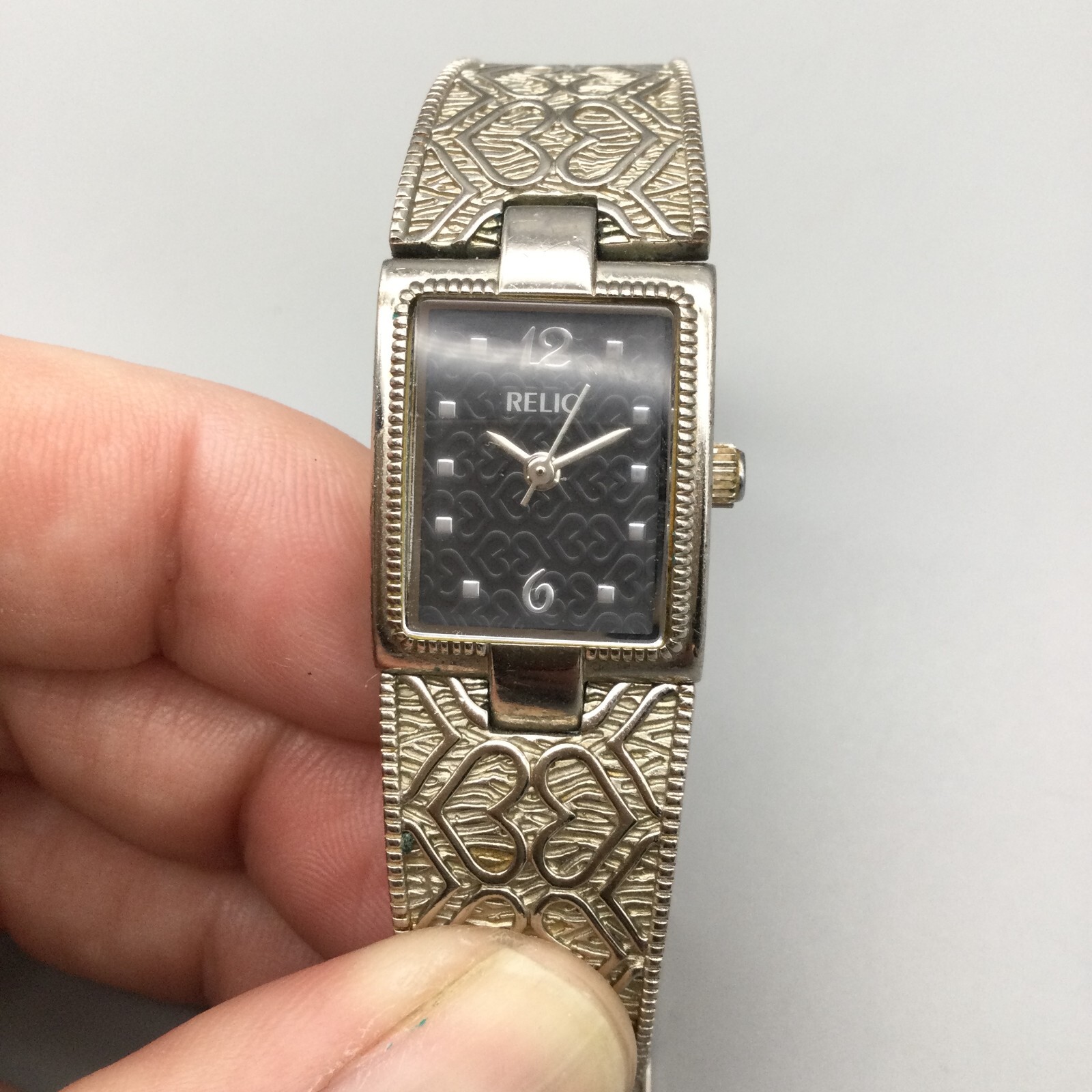Relic Watch Women 18mm Silver Tone Black Heart Dial Band New Battery 5.75″