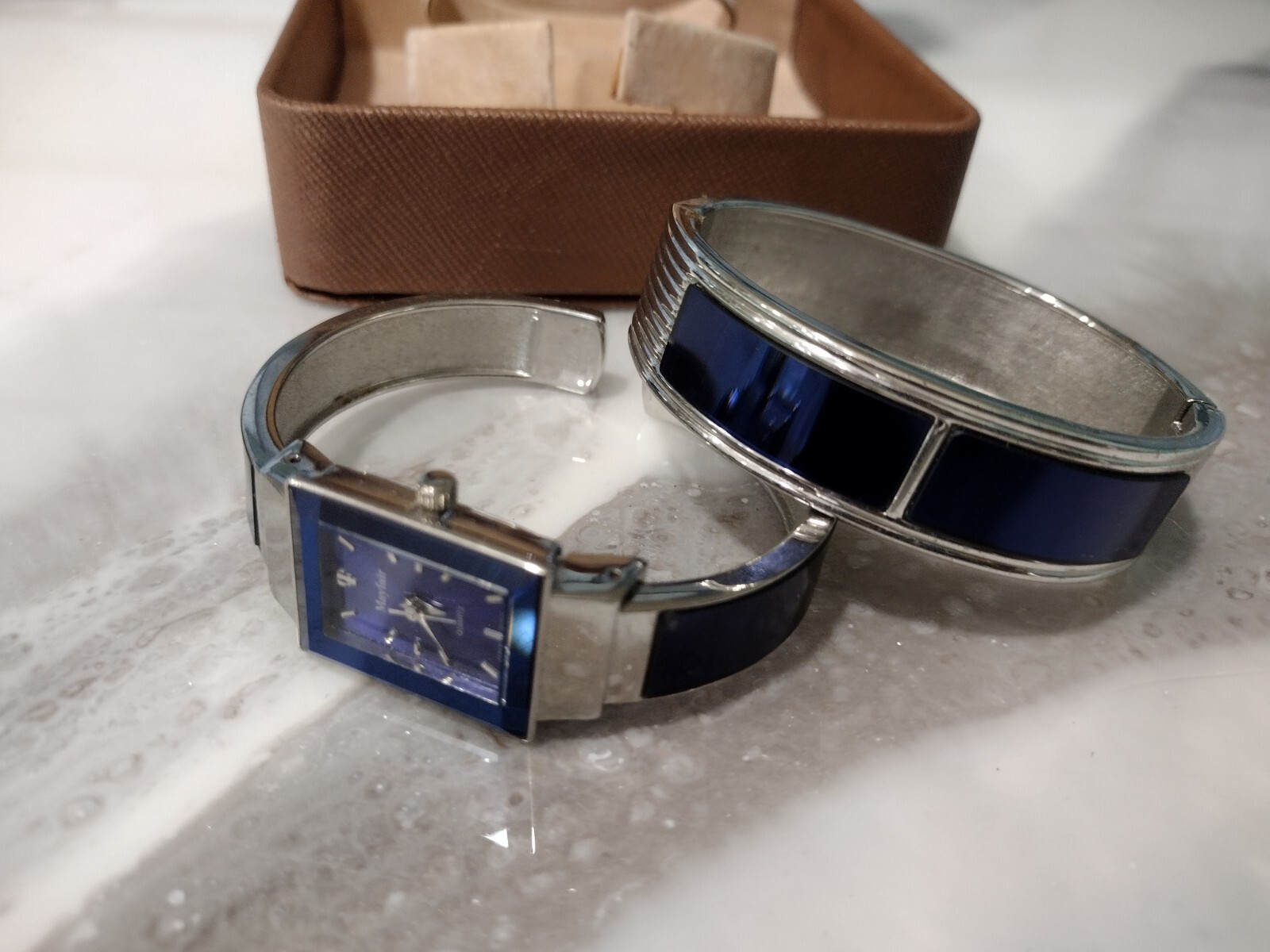 Mayfair Quartz designer Watch Womens With Bracelet Blue matching set Clip on
