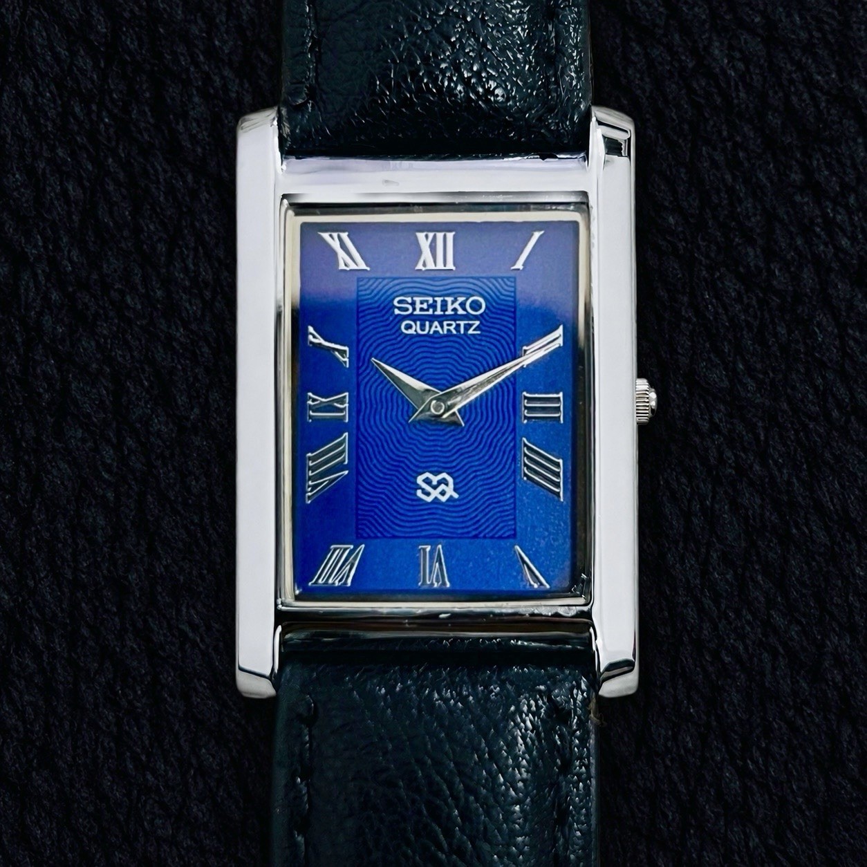Vintage Seiko Slim Quartz Analog Blue Dial Men’s Wristwatch