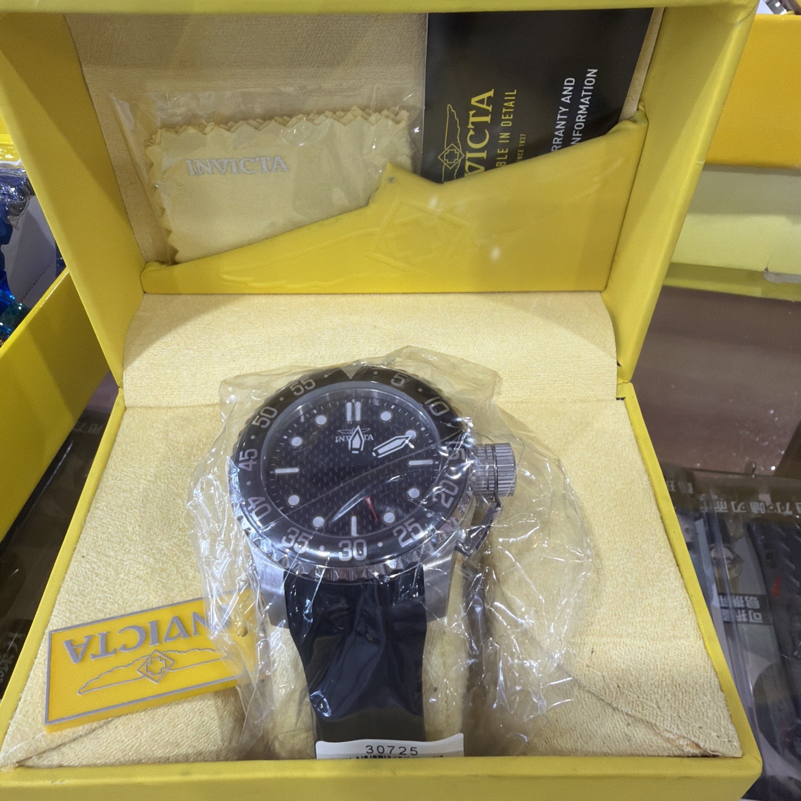 INVICTA PRO DIVER QUARTZ SILICONE STRAP WATCH SILVERTONE/BLACK 30725