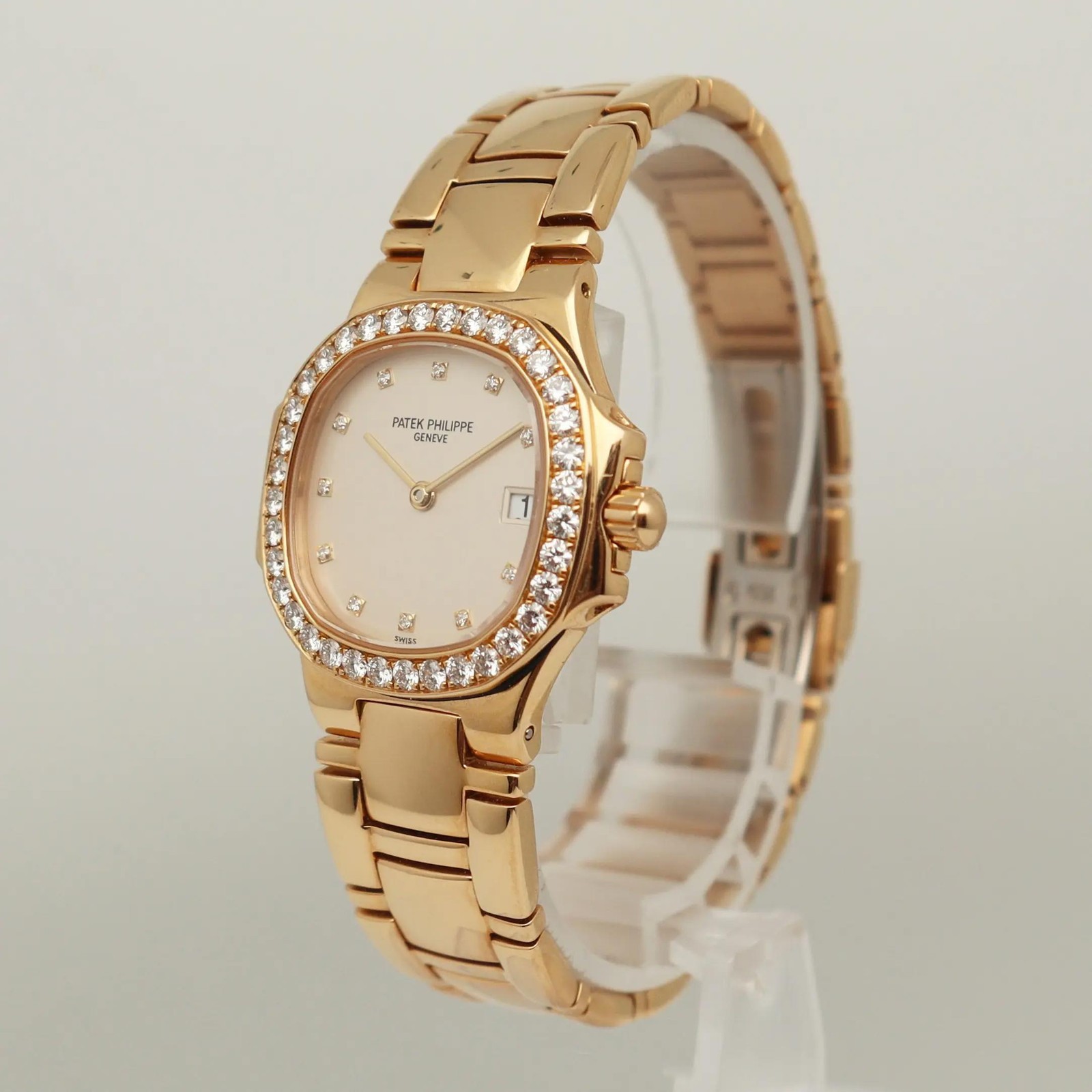 Patek Philippe Nautilus 27mm 18k Yellow Gold Ladies Watch 4700/530J-001
