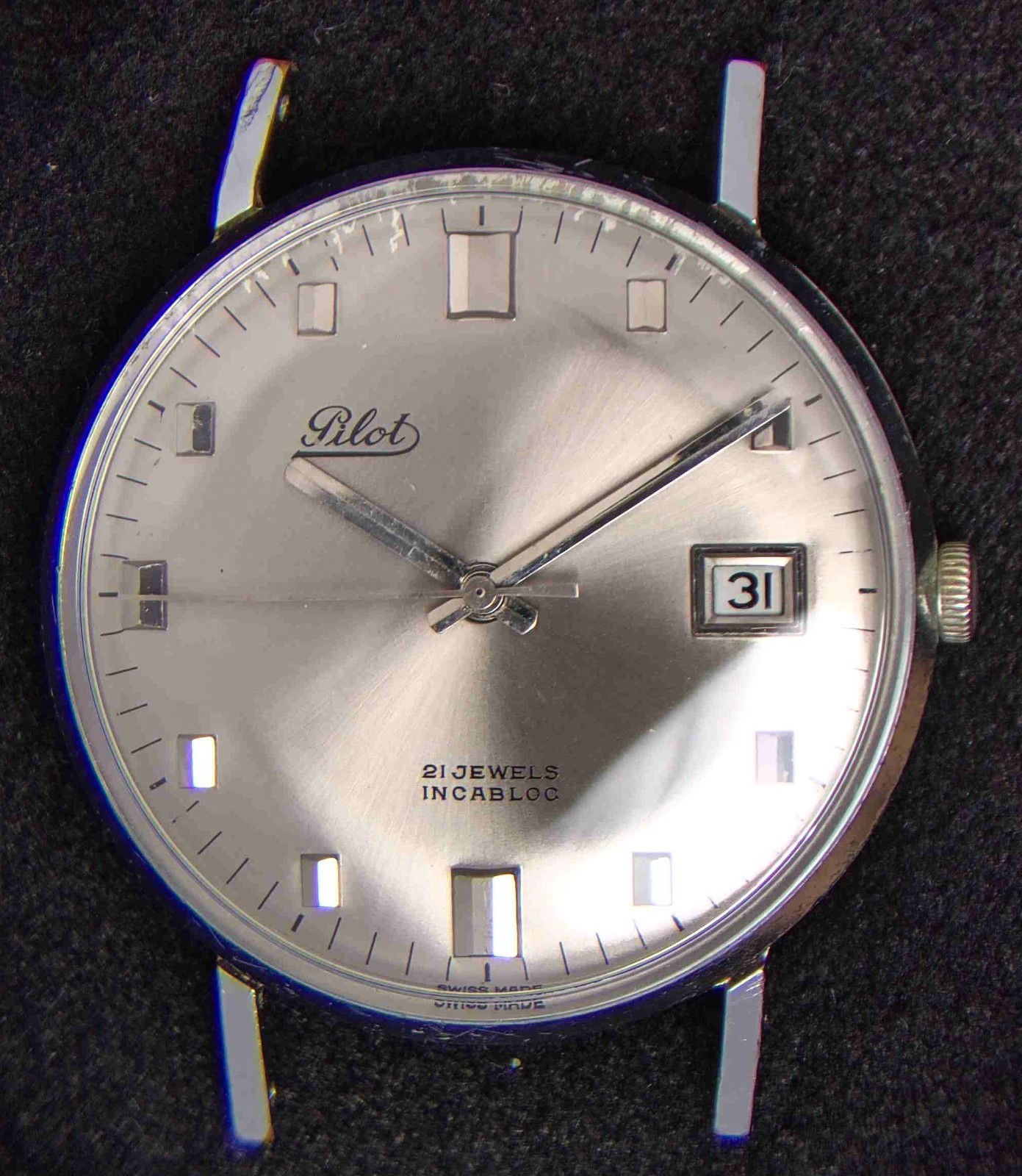 Pilot Grey Silver Dial Men’s Hand-Wind Vintage Swiss Watch — Running