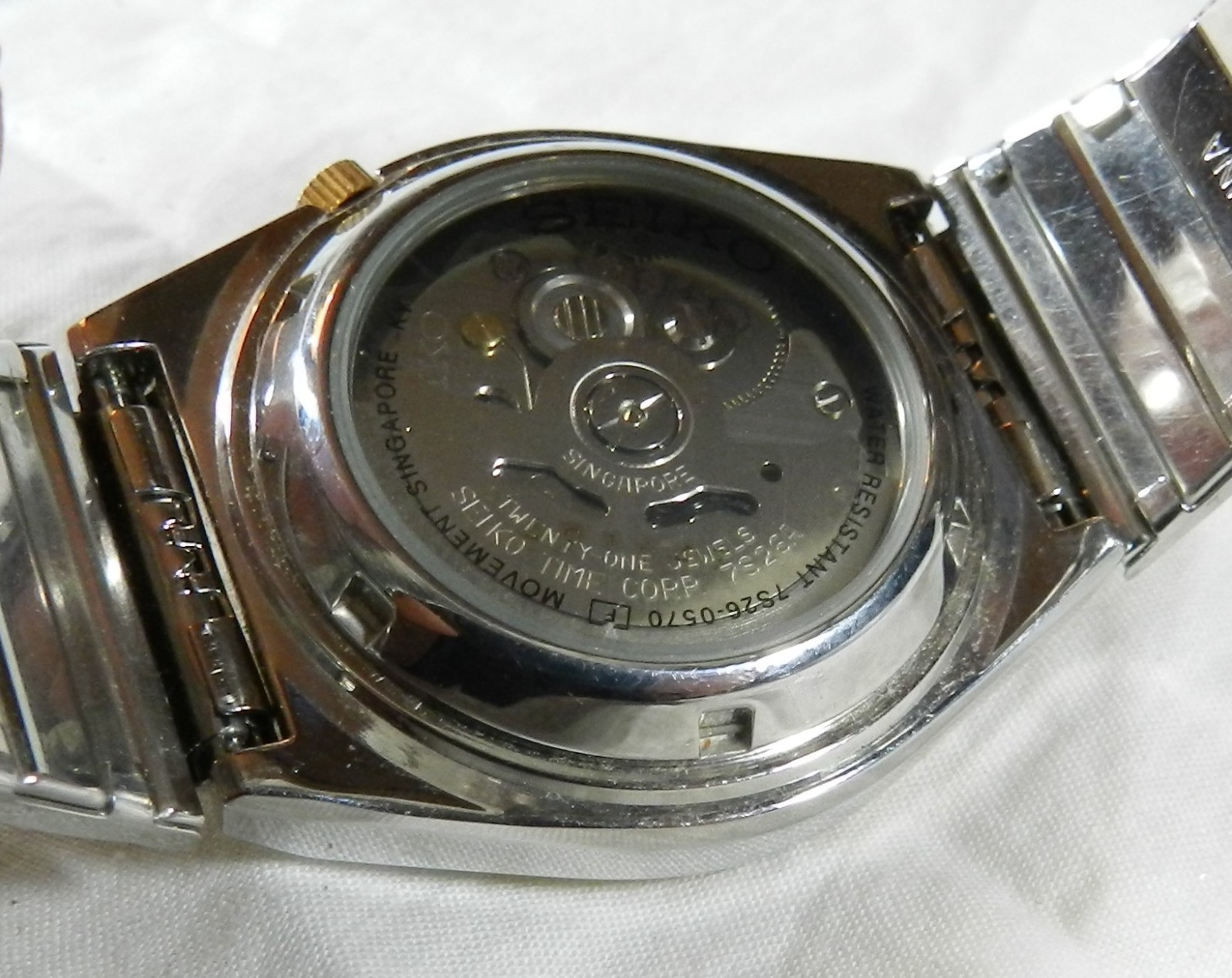 Vintage Men’s Seiko 5 Automatic Watch with day + Date- 7S26-0570 -running