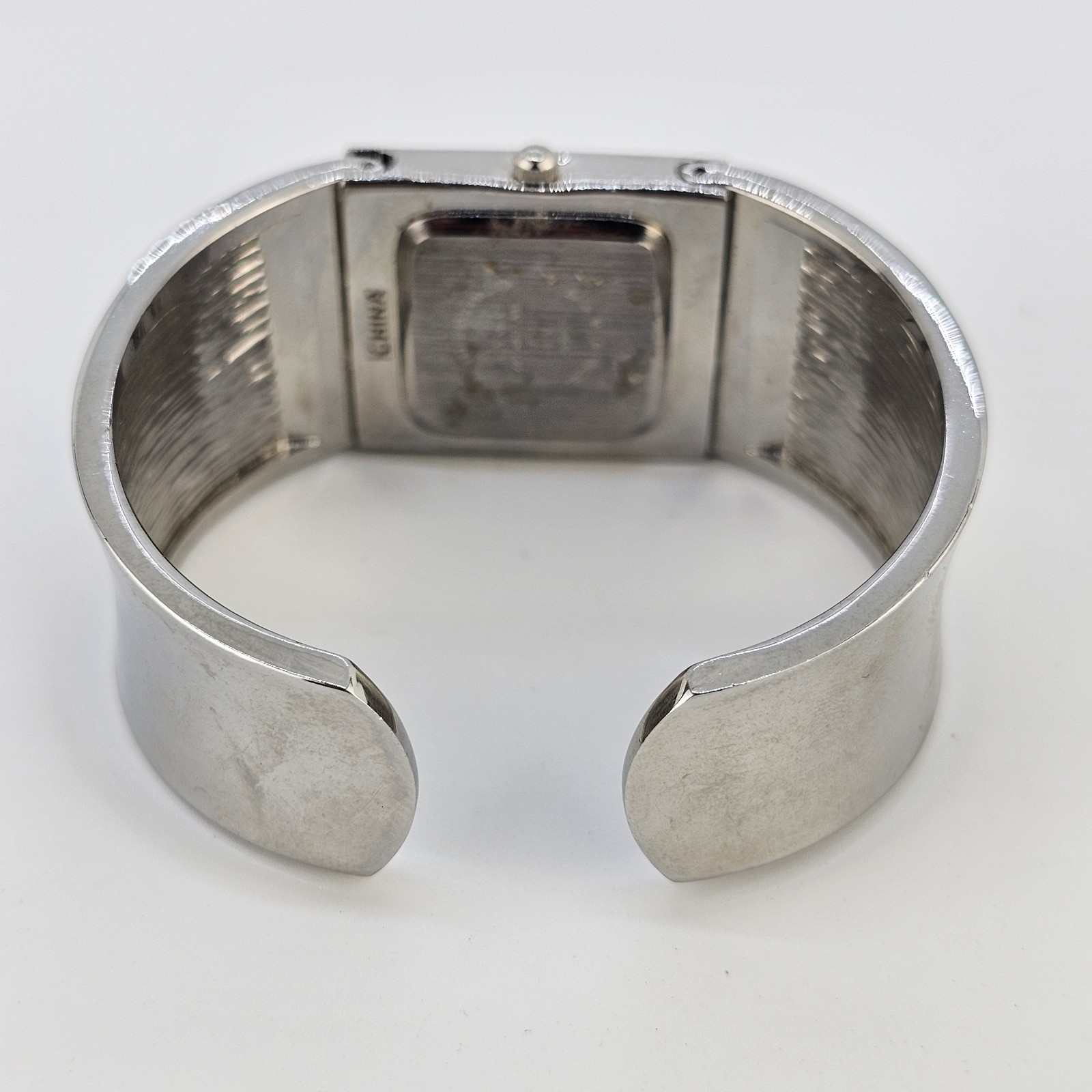 Women’s Cuff Bracelet Watch 26MM White Dial Gray Bracelet Bands 5.5″ NEW Battery