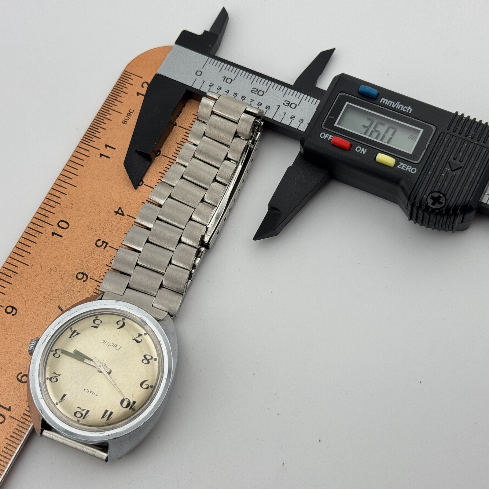 Vintage Timex Electric Watch Men Silver Steel Band Analog New Battery 7.75″
