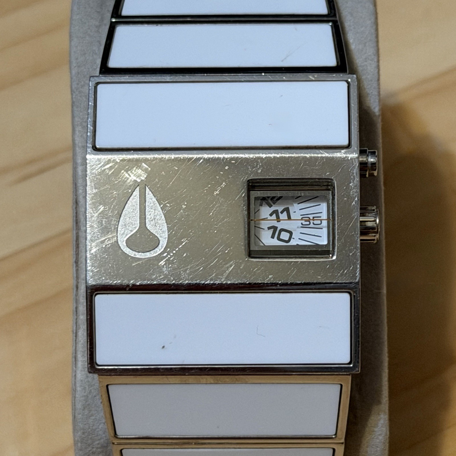 Nixon The Rotolog Direct Time Technology White Analog Surf Men’s Watch RUNNING