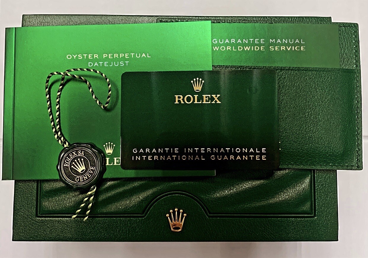Rolex Datejust 41mm FULL SET BOX AND PAPERS Wimbledon Dial Jubilee Band 126300