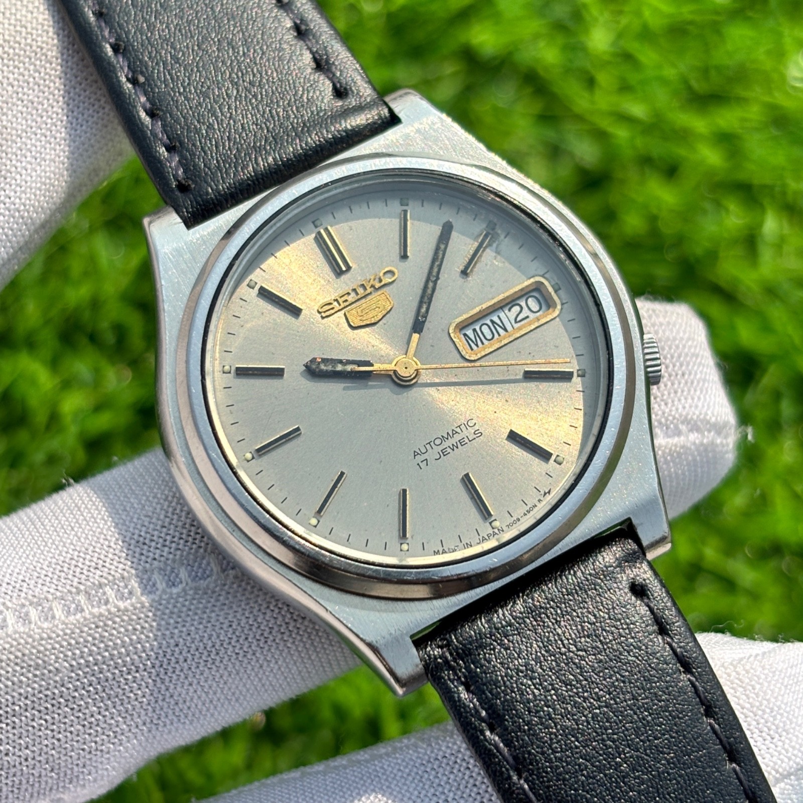 Vintage Seiko 5 Skin Sunburst Dial Automatic Japan Made Men’s Watch 7009-3171