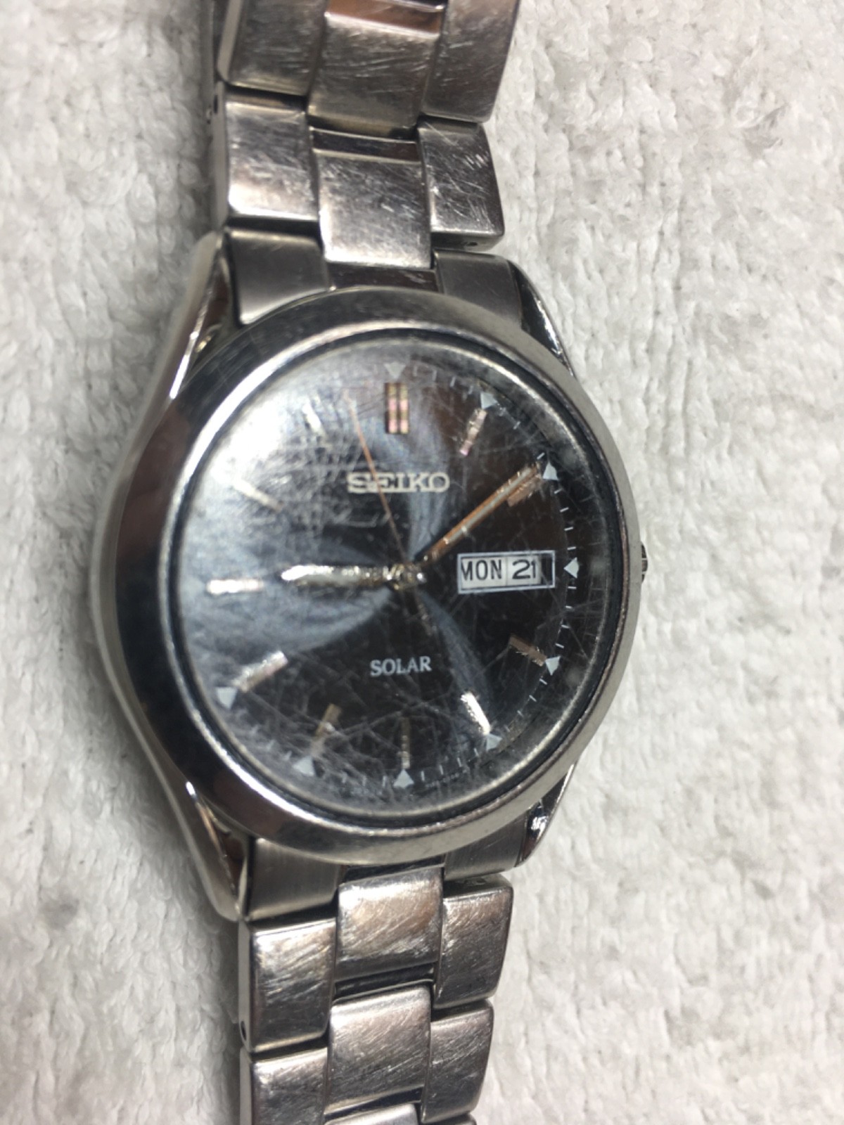 Seiko Solar V158-0AB0 Silver Tone Black Dial Day Date Stainless Men’s Watch .