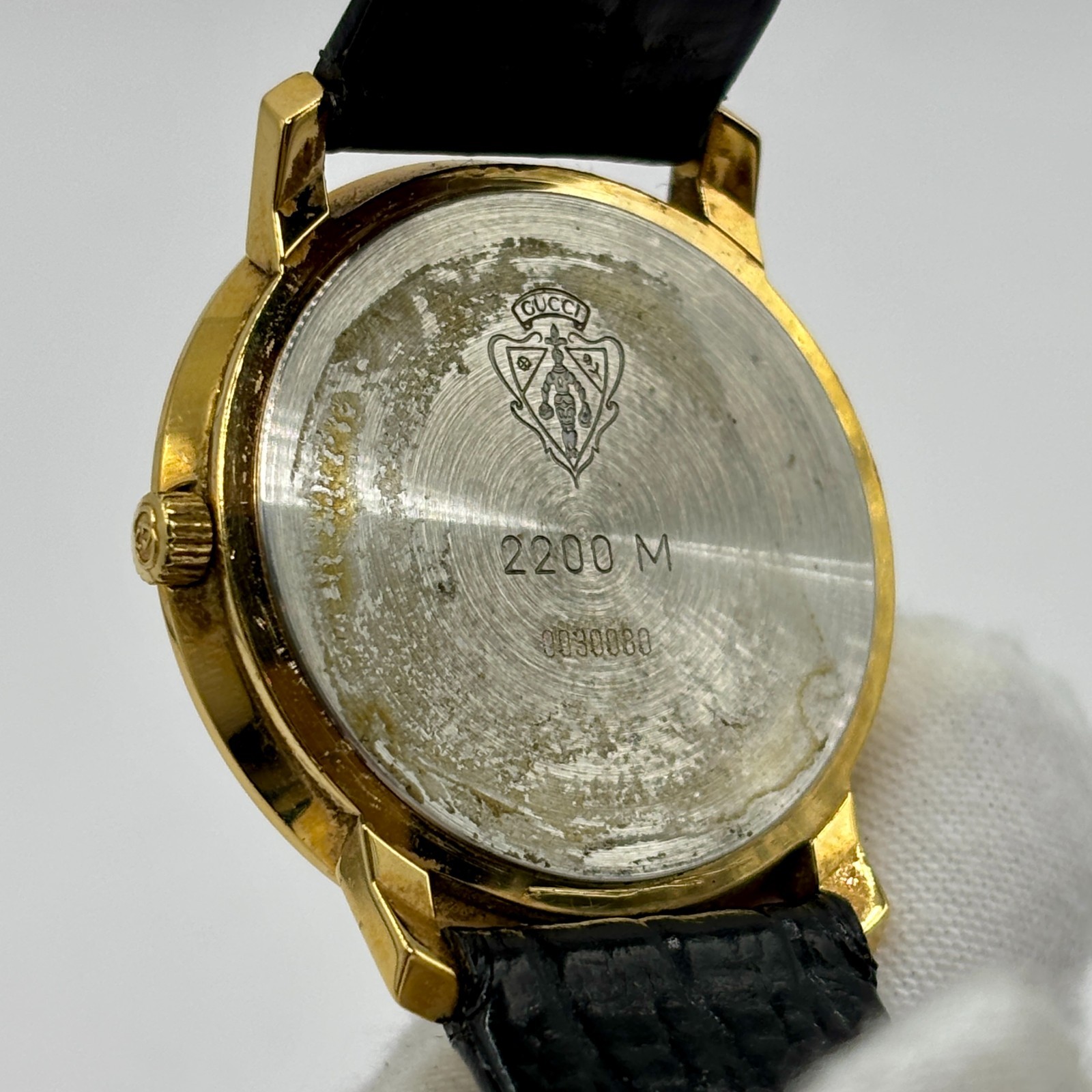 Vintage Gucci 2200M Gold Tone Black Dial Roman Numerals Swiss Quartz Watch