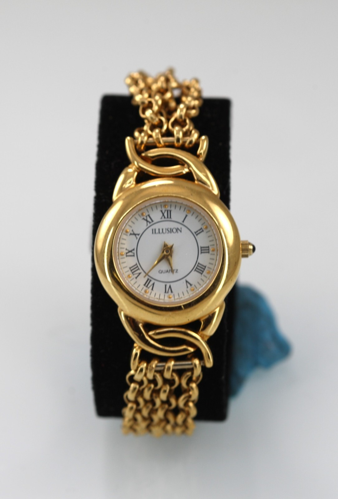 Illusion Women Watch Gold Stainless Steel Battery White Water Resistant Quartz