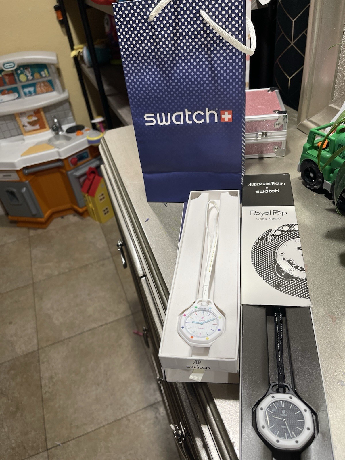 Swatch Royal Pop Ocho Negro Analog and white TEXT ME FOR ANY QUESTIONS!!!
