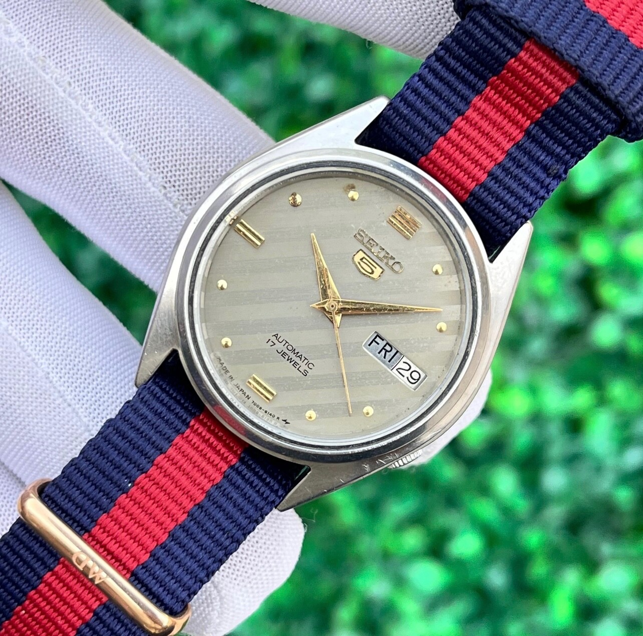 Vintage Seiko 5 Automatic “Linen Textured Dial” Japan Made Men’s Watch 7009-6001