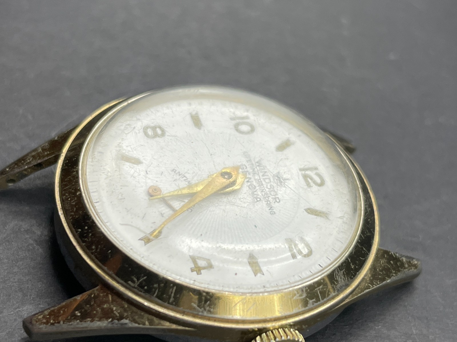 Vintage Men’s Windsor Genova Lifetime Mainspring Anti-Magnetic Watch Gold Tone
