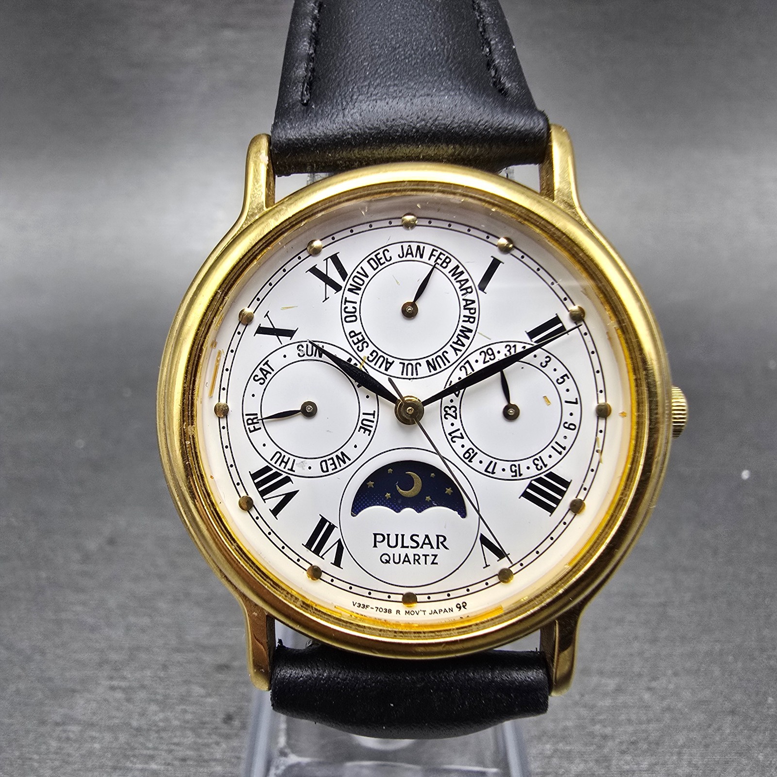 Seiko Pulsar Triple Calendar Watch Men 34mm White Dial Gold Tone V33F7020 NewBat