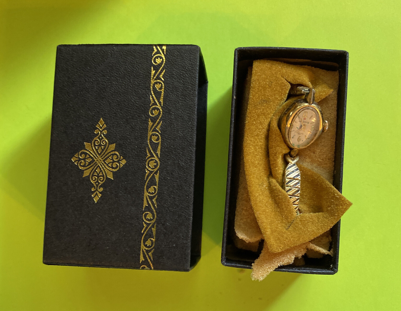 *PRE-OWNED* VINTAGE-ANTIQUE-HELBROS–LADIES WATCH-FREE SHIPPING*