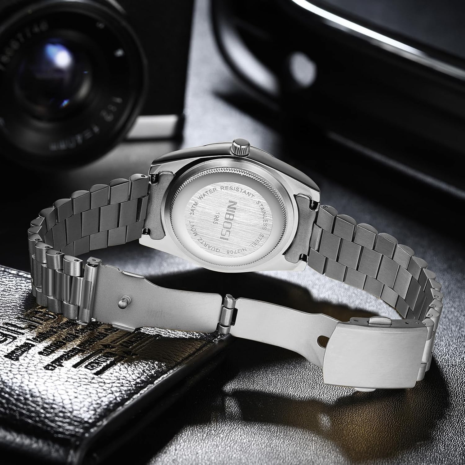 Luxury Men’s Quartz Watch with Diamond Bezel & Day-Date – 100FT Water Resistant