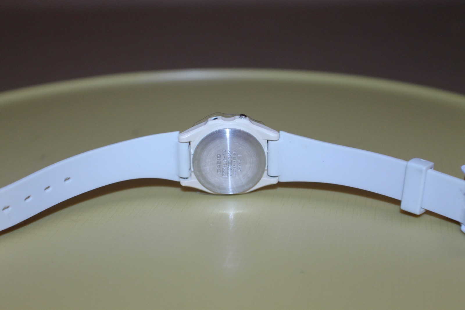 USED / Working / Vintage Casio LW-14 401 Ladies Watch Japan White/Cream color