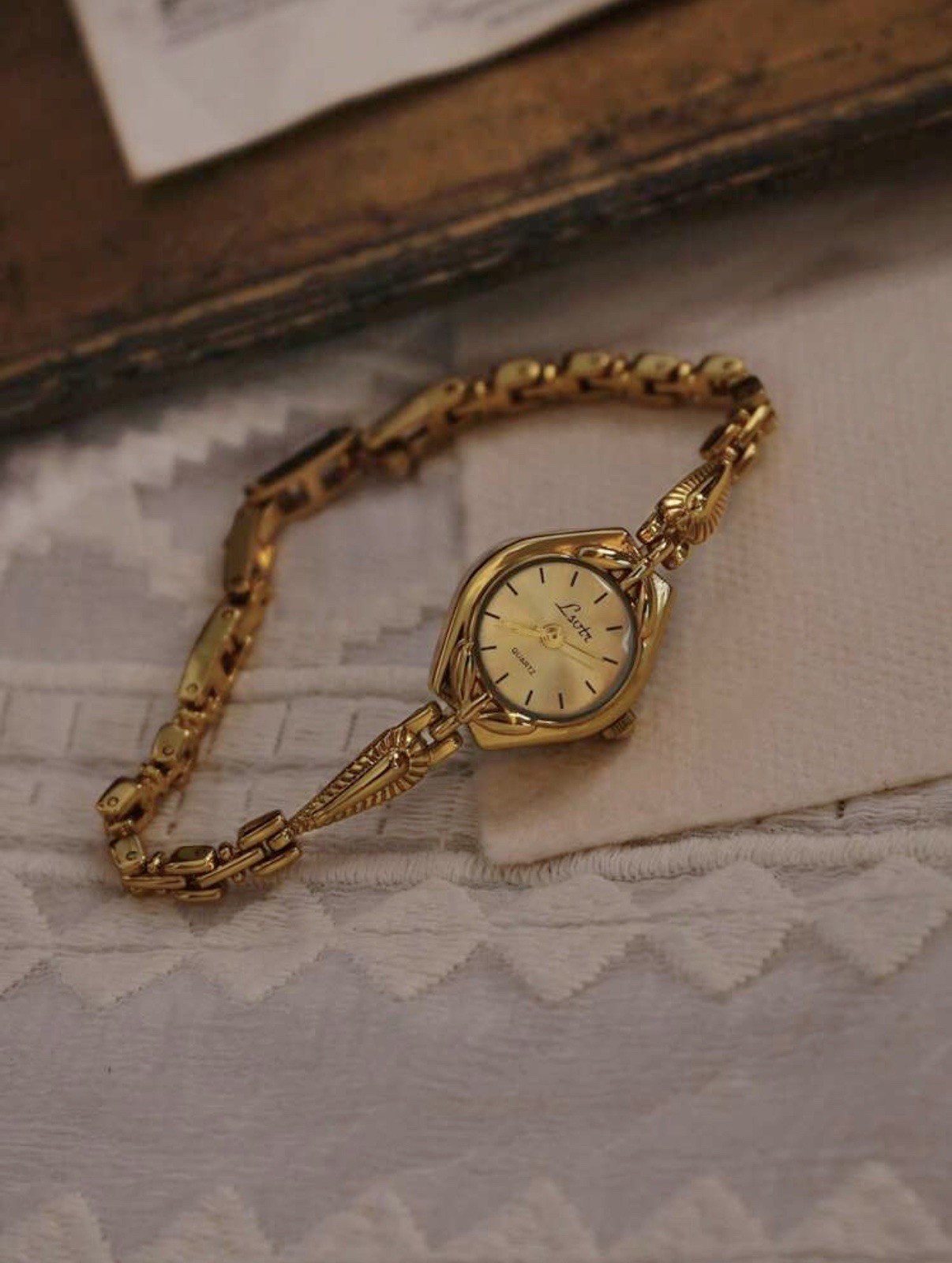 Gold French Vintage Style Unique Dainty Women’s Wrist Watch Trendy NEW