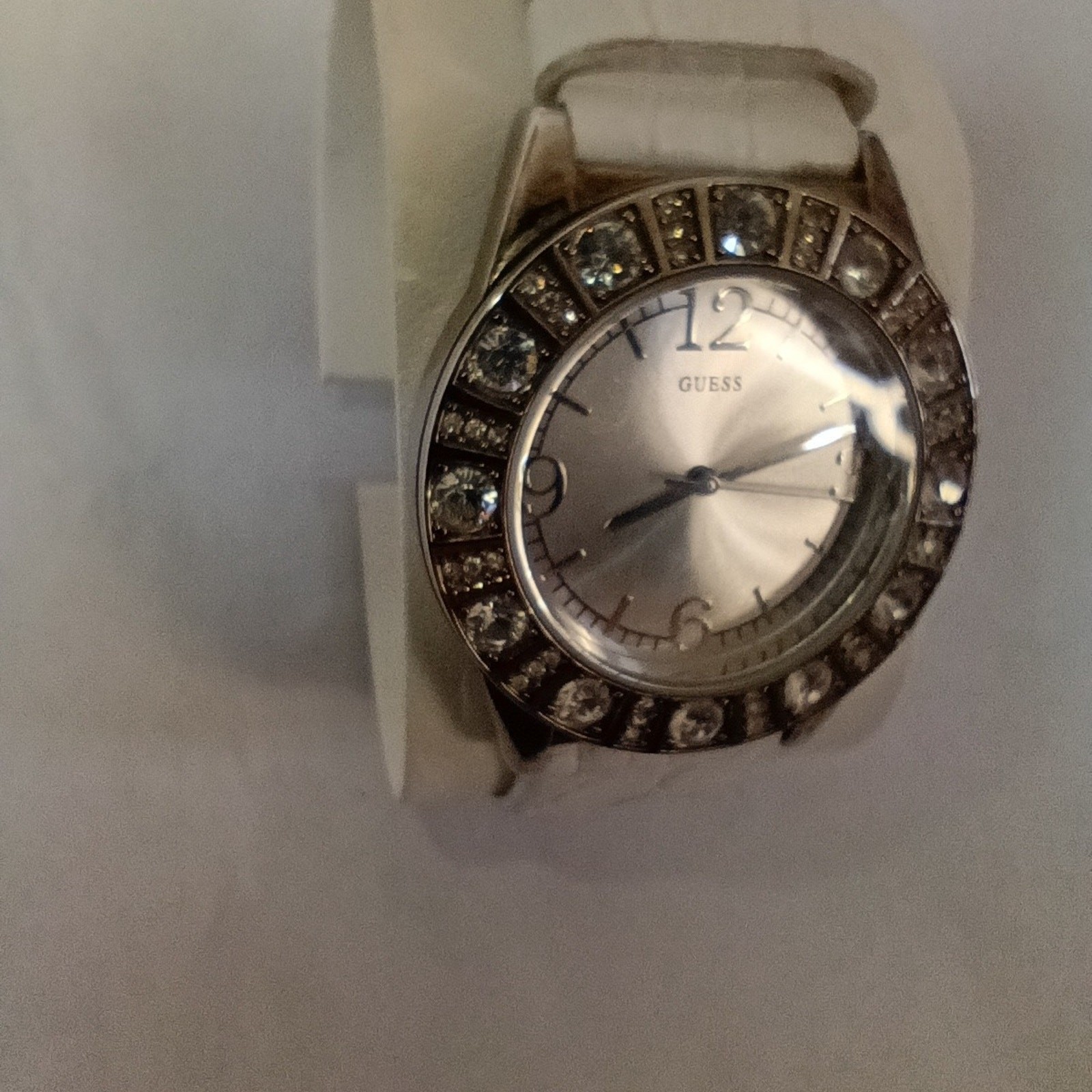 GUESS G98034L Women’s Watch Set – Crystal Bezel + 4 Interchangeable Straps