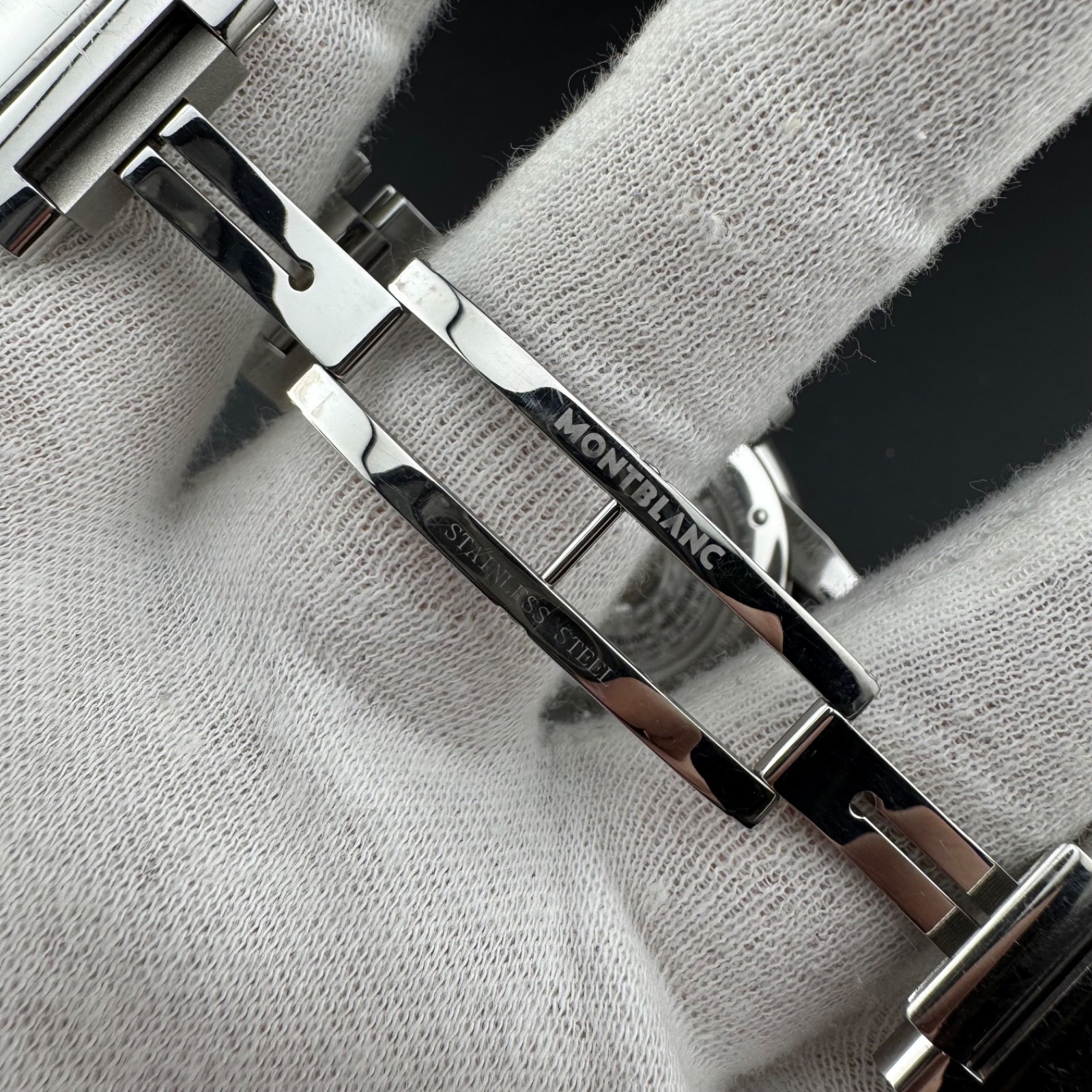 MONTBLANC TimeWalker GMT REF 7081 42mm Automatic Watch NO TARIFF