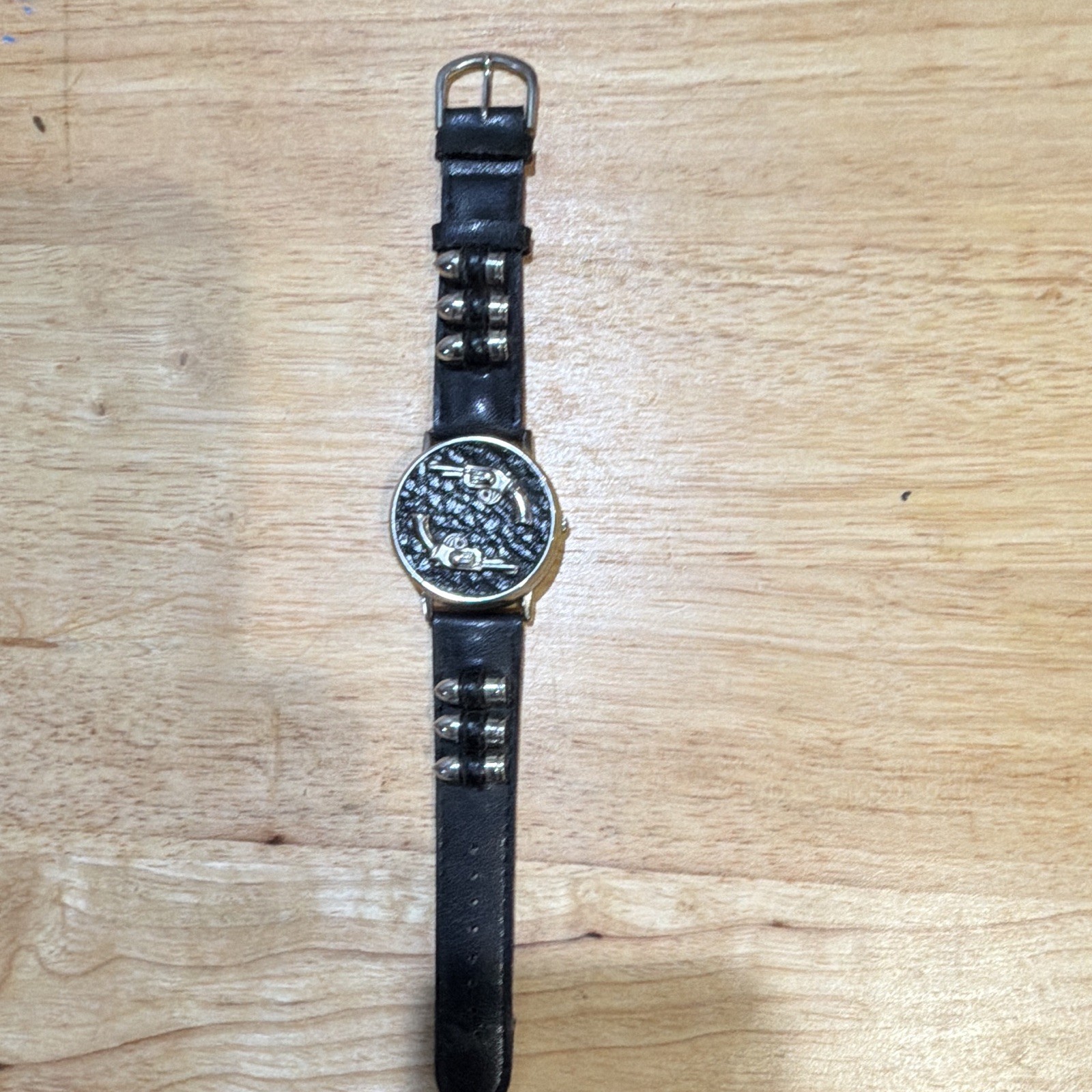 Bullet Night Glow Quartz Analog 32mm Silver Metal Case Black Leather Strap