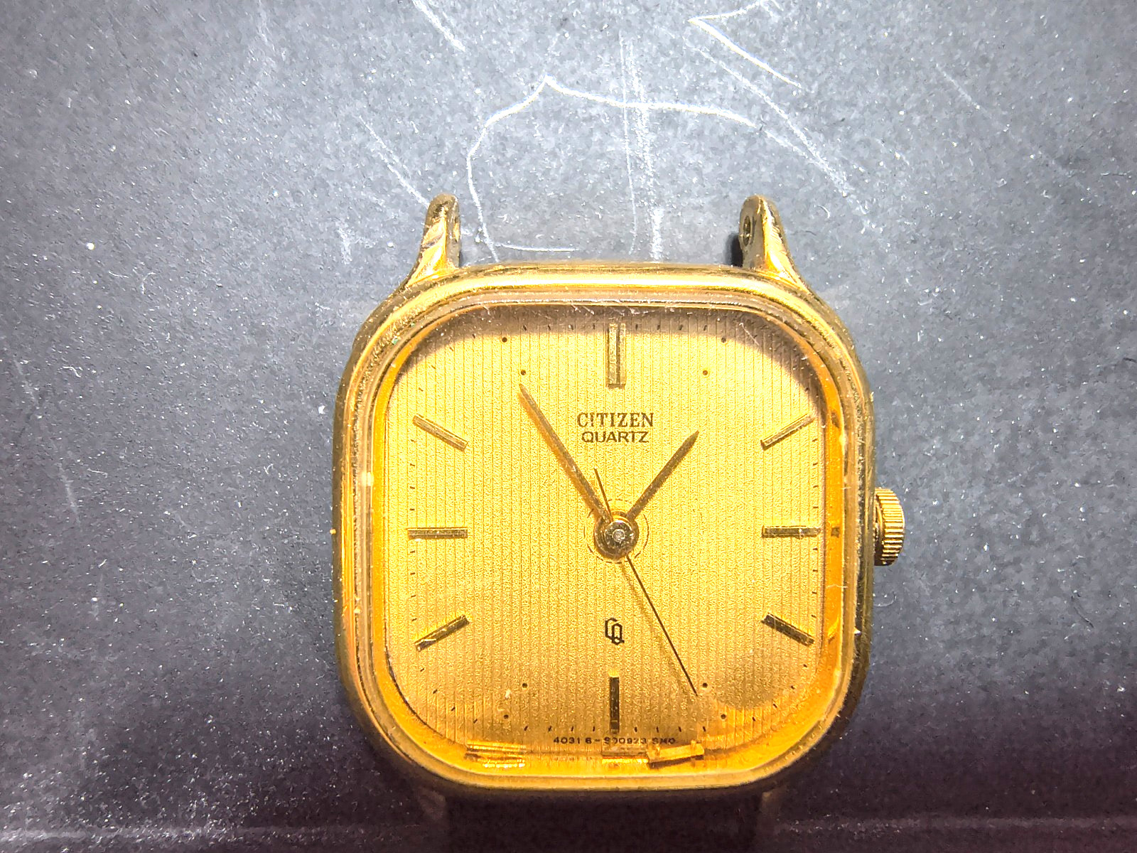 Citizen Quartz Watch 4031-894821 Working Great Gold Dial Case Loose Hour Marks