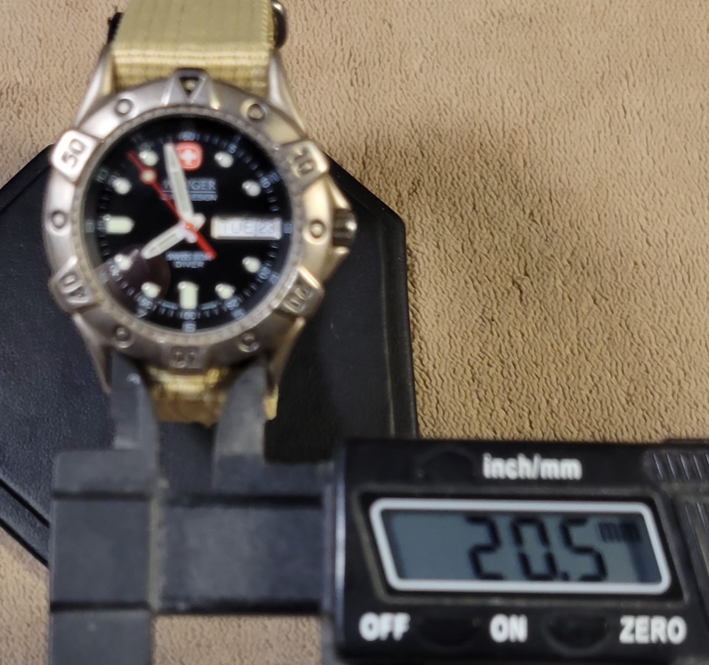 Wenger S.A.K. Design Men’s Swiss Army Diver Watch 100M W/ Nato Strap Working
