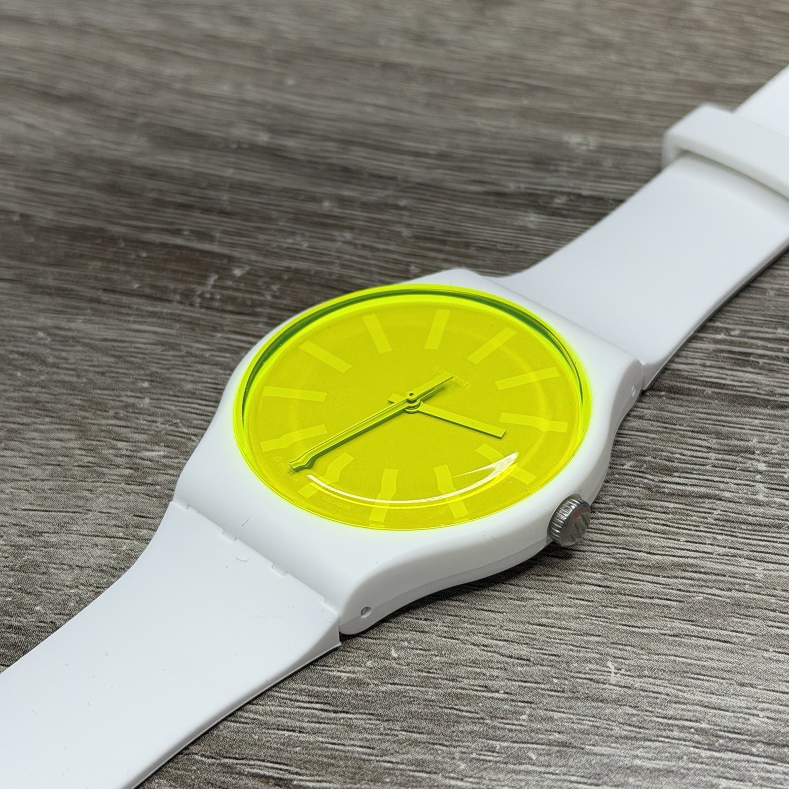 NEW✅LIMITED✅ Swatch Originals LEMONEON White Silicone Yellow Dial Watch SUOW165