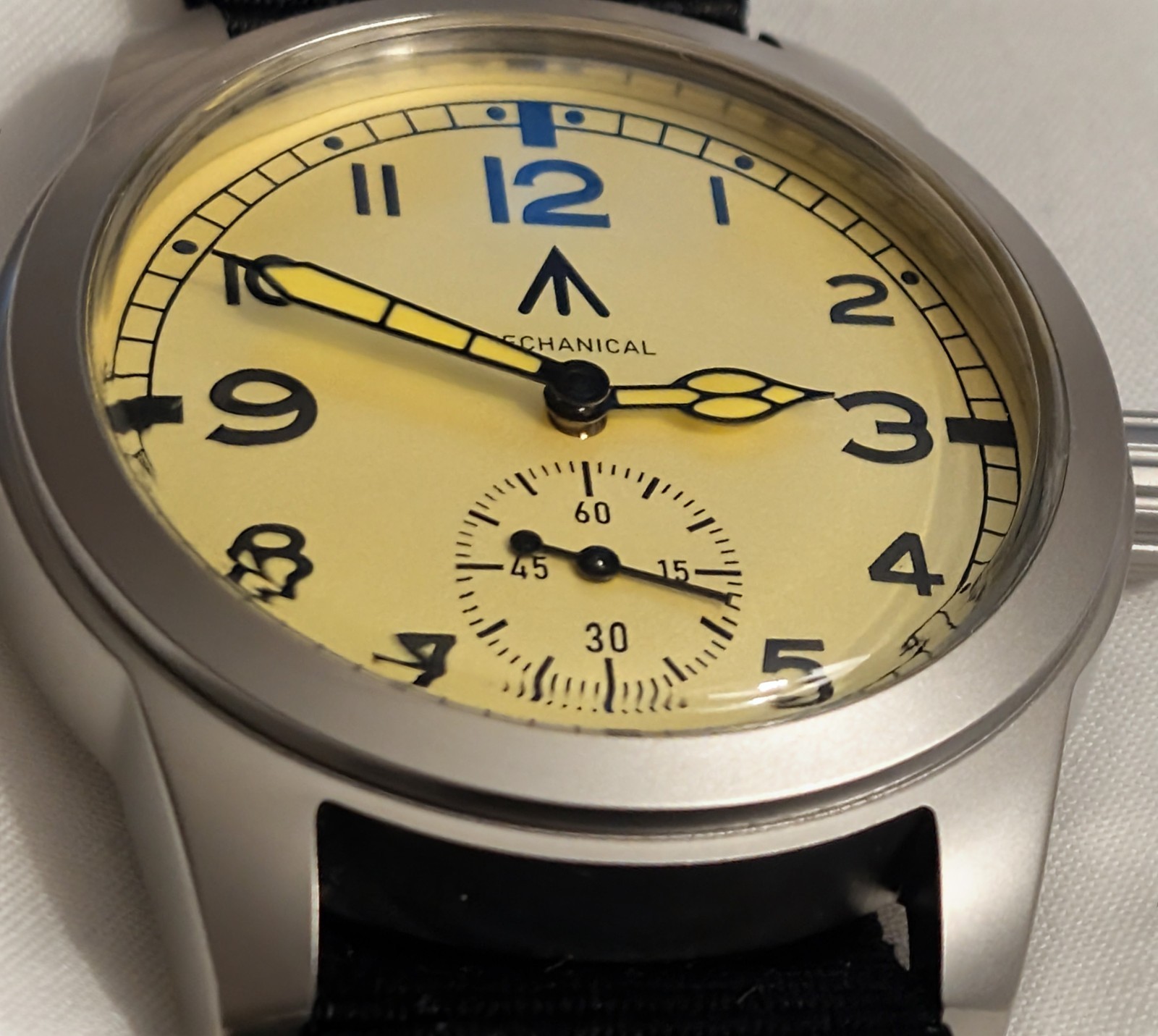 Mechanical Dirty Dozen Military watch Blasted Stainless steel Cream 39mm