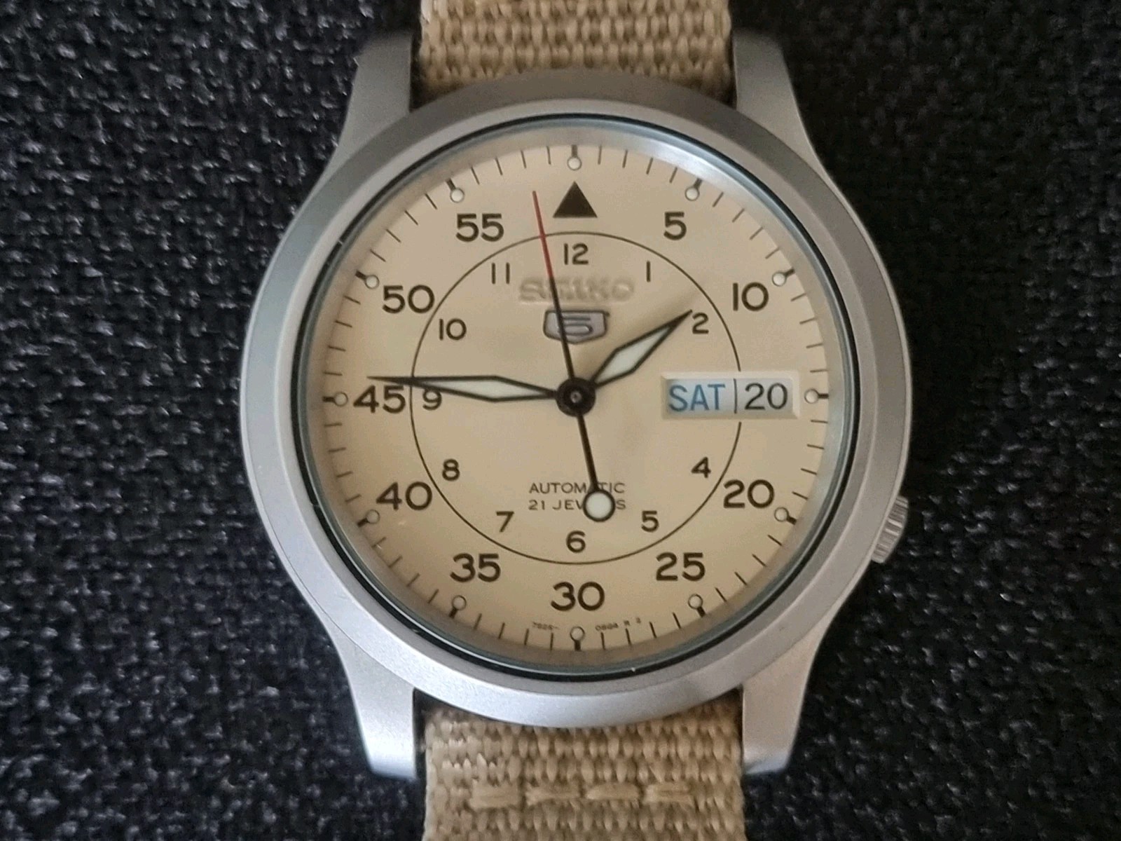 SEIKO 7S26 02J0 AUTOMATIC SPORTS WATCH BEIGE & BLACK DIAL CANVAS STRAP A CLASSIC