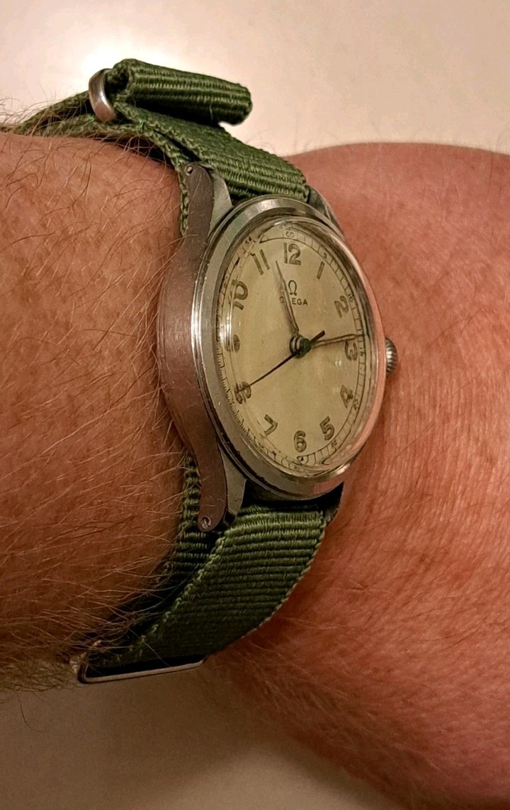Beautiful Vintage Omega World War 2 Era 30T2SC 16 Jewel Manual Wristwatch 2179/4