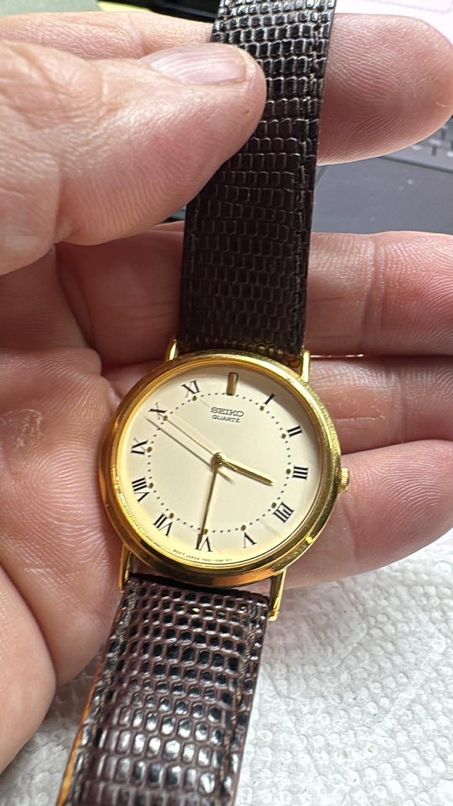 Mens GT SEIKO Quartz 7N01-7001 Watch W/ ROMAN NUMERALS RUNS 32.5MM (A18)