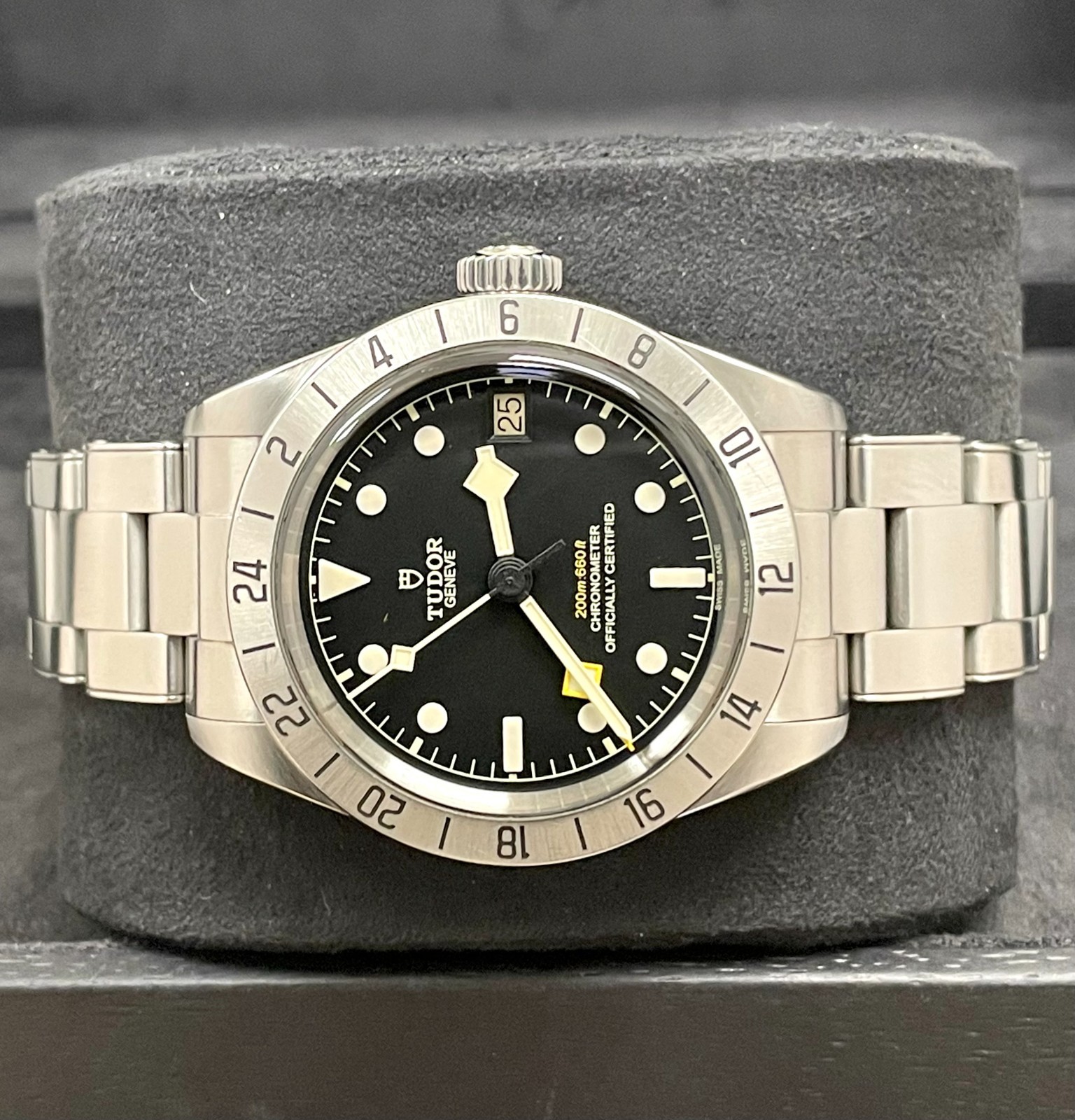 TUDOR BLACK BAY PRO 79470 BLACK DIAL WITH BOX AND EXTRA BAND 39MM