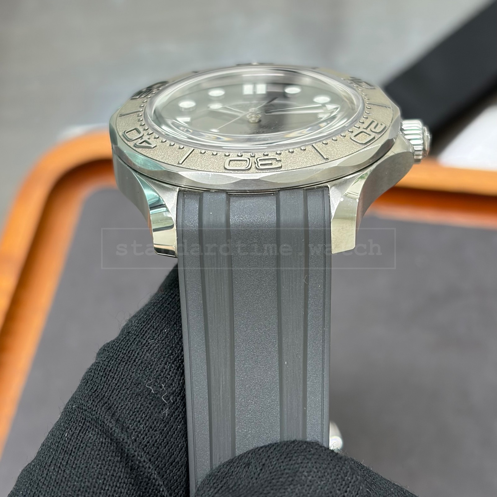 Omega Seamaster Diver 300 M 42mm Gray Dial Ref 220.12.41.21.03.002 Diver 300m Ti