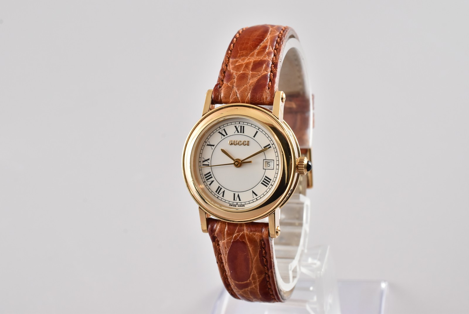 N MINT Gucci 7200L Swiss Made Gold Women Roman Dial Date Quartz Watch