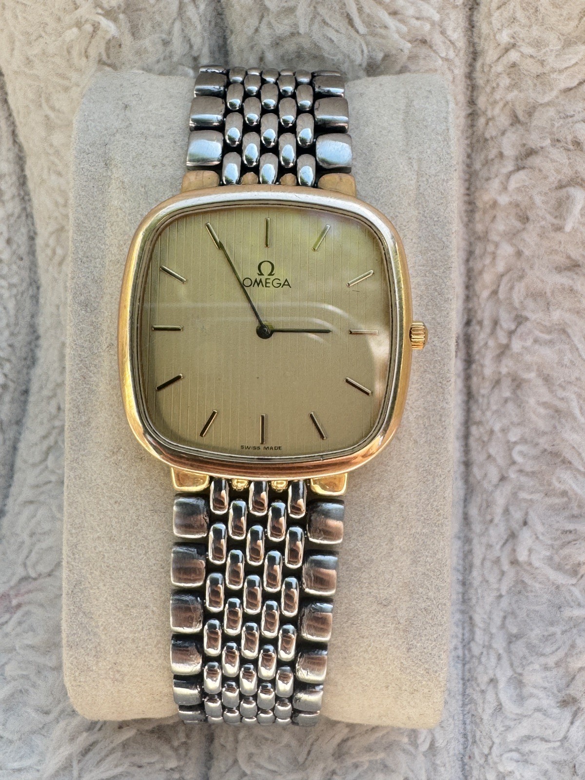 Vintage Omega De Ville Cal.1378 Ref.395.0877.2 Slim Quartz Watch Textured Dial
