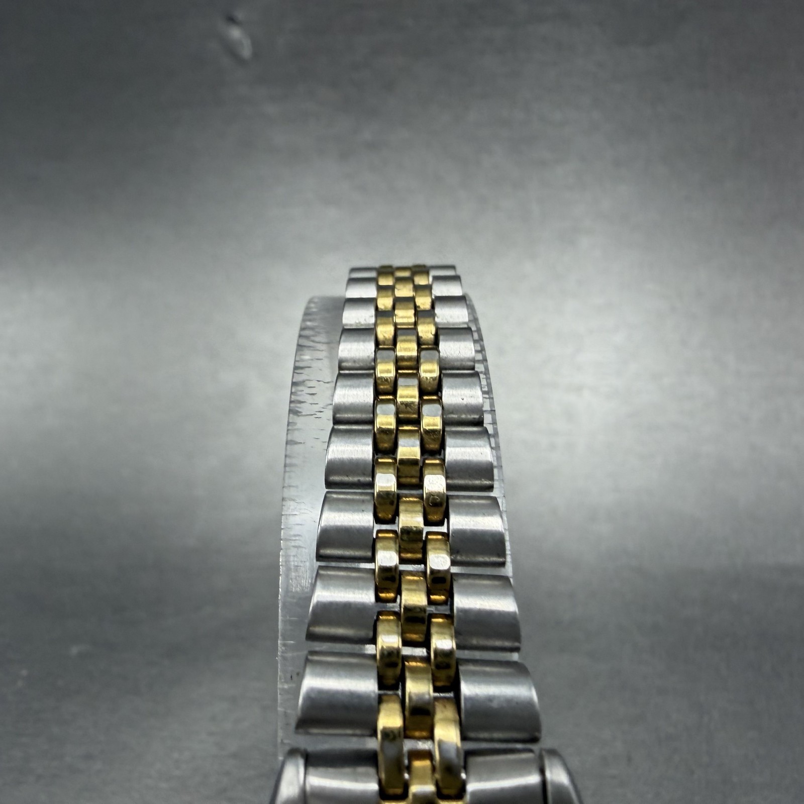 Seiko Watch Women 25mm White Dial Two Tone Daydate Round 7n83-0041 New Batt N6R