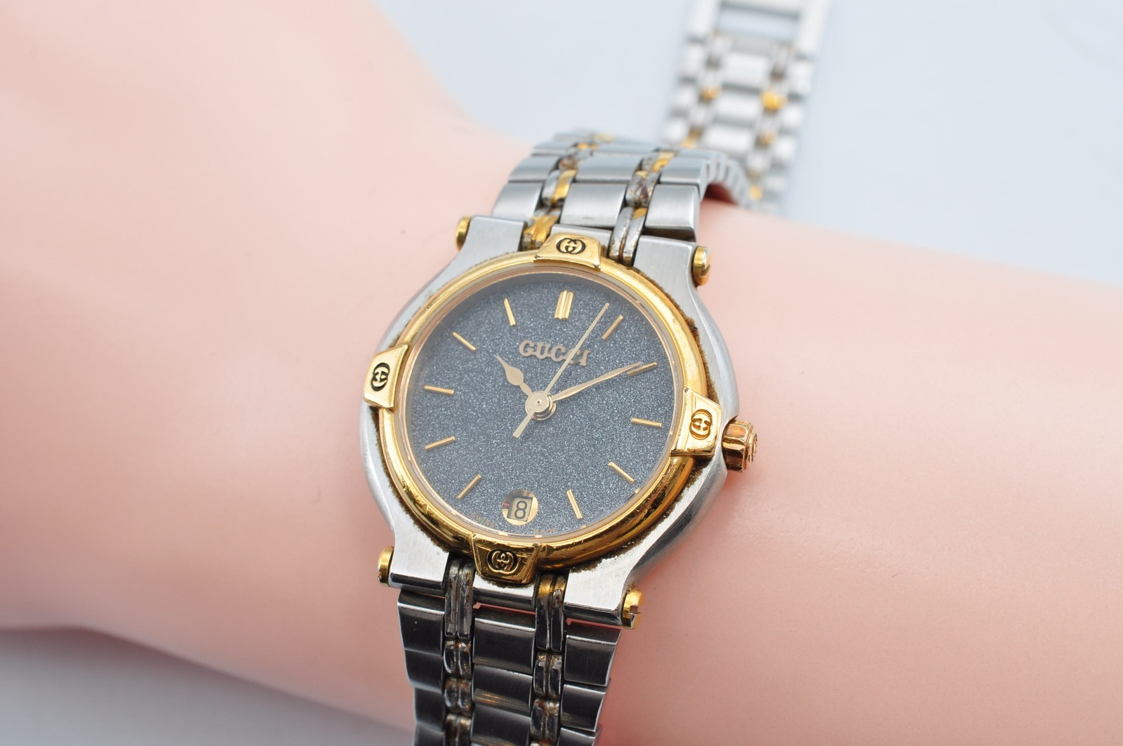 GUCCI 9000L Quartz Analog Date Watch Women Gold Silver two Band color w-10184