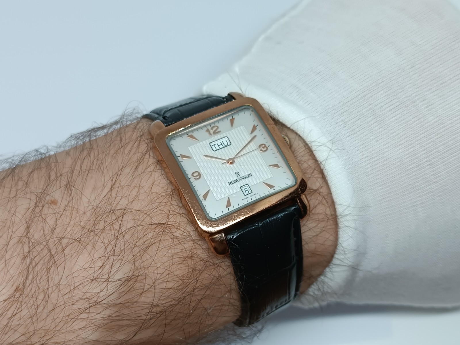 Watch ROMANSON ADEL TANK Quartz Men’s Wrist Watch SWISS Gold Tone