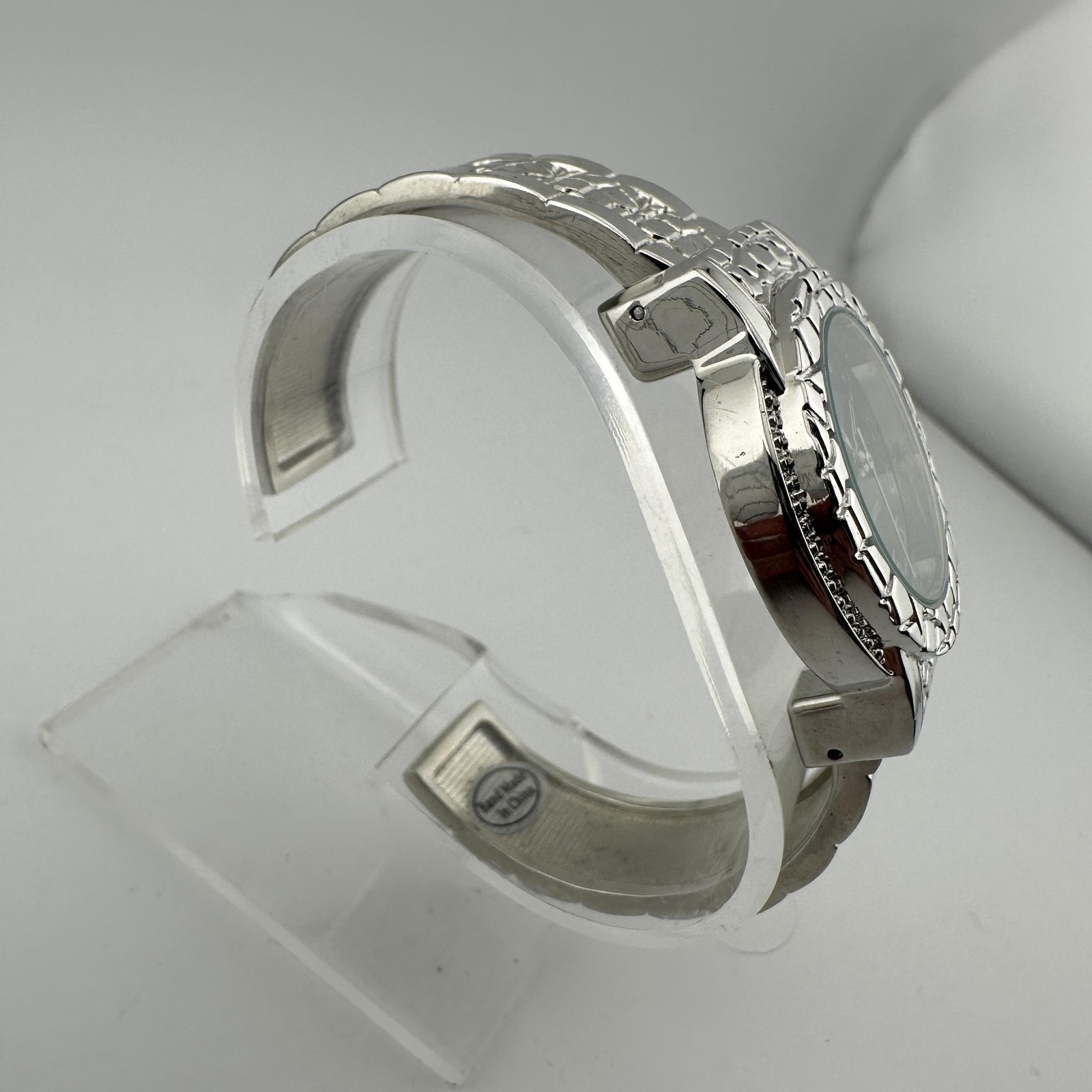 Chico’s Womens Watch 36mm Blue Dial Silver Tone Bangle Jewelry Clasp – Size 6.5″